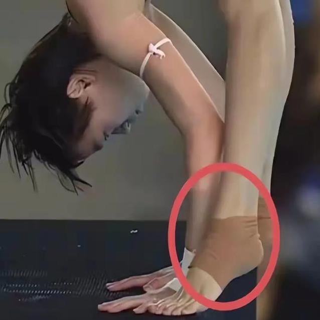 岁背负重压, 眼神坚定, img